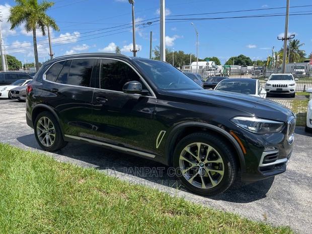 New BMW X5 2022 Gray photo 4