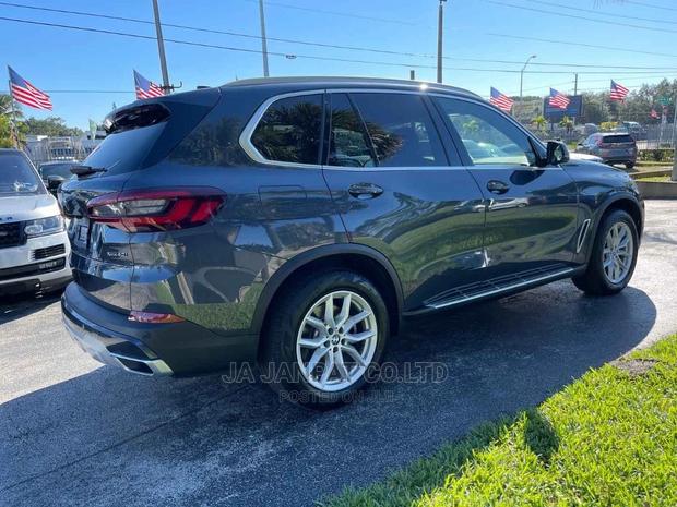 New BMW X5 2022 Gray photo 9