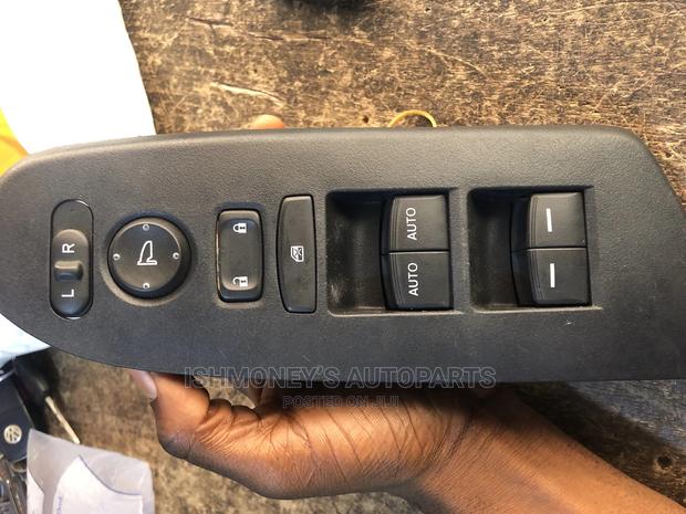 Toyota Vits/ Yaris 2012 Switch Covers and Switches photo 4