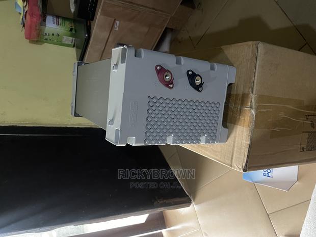 12v 200ah LITHIUM ION Batteries · Photo 3