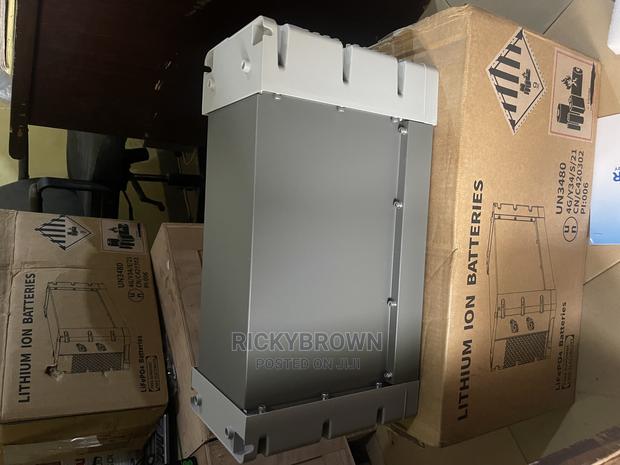 12v 200ah LITHIUM ION Batteries · Photo 4