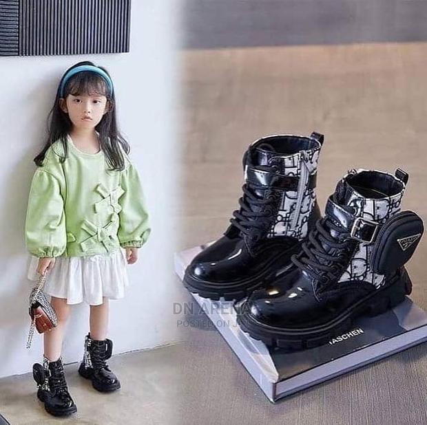 Unisex Sneakers · Photo 4