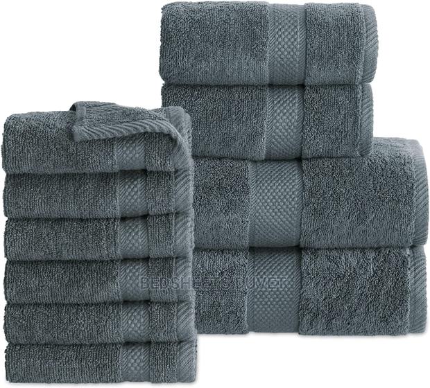 Bath Towel · Photo 2