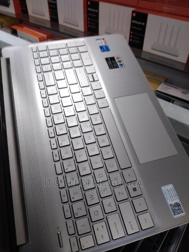 New Laptop HP 250 G8 4GB Intel Core i3 SSD 128GB photo 3