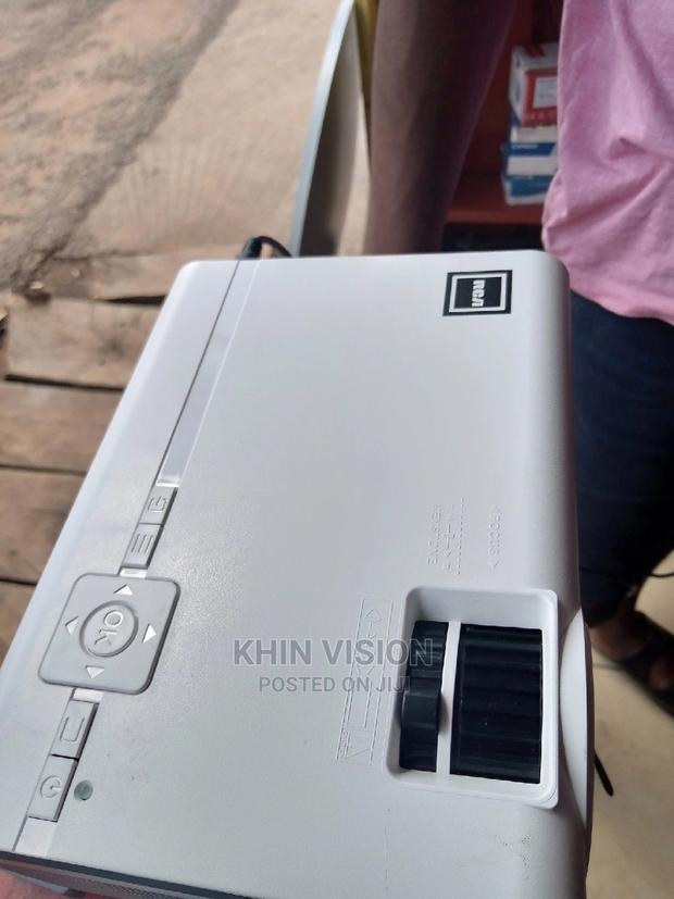 Projector With a Speaker , Microphone and Video photo 3
