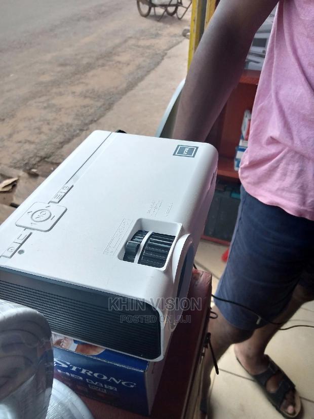 Projector With a Speaker , Microphone and Video photo 4