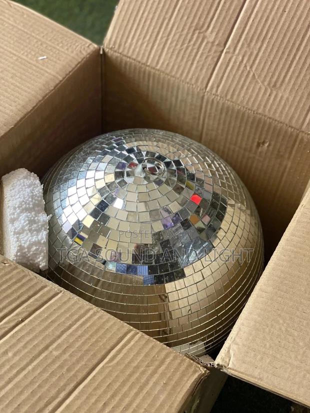 Mirror Ball 30 X 30 · Photo 3