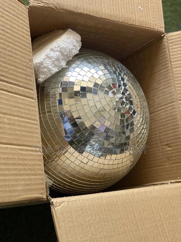Mirror Ball 30 X 30 · Photo 4