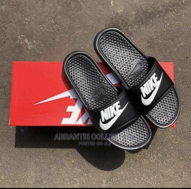 Nike Benassi Slides · Photo 3