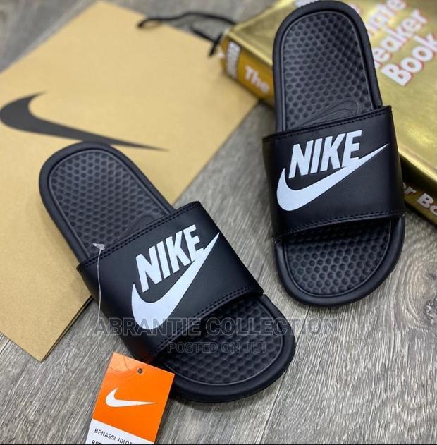 Nike Benassi Slides · Photo 4