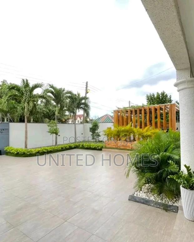 6bdrm House in East Legon for Sale · Photo 4