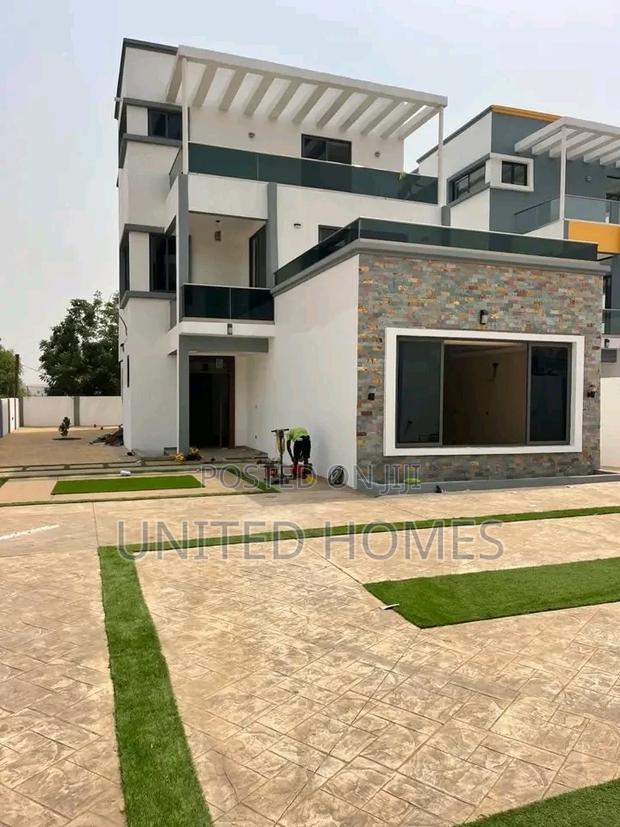 6bdrm House in East Legon for Sale · Photo 2