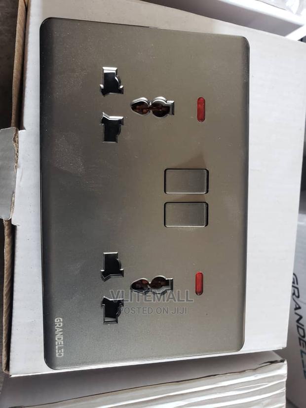 GRANDLED Double Multi Socket With Light · Photo 2