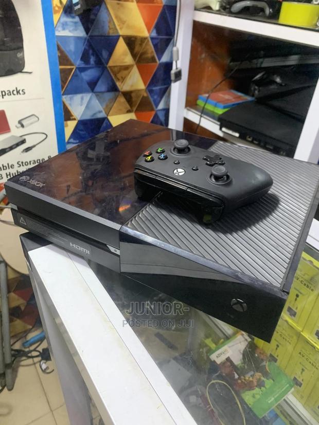 Xbox 1 With Fc25 10 Free Games · Photo 2