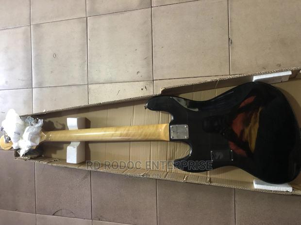 Fender Active Bass Guitar · Photo 4