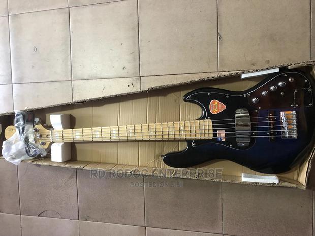 Fender Active Bass Guitar · Photo 3