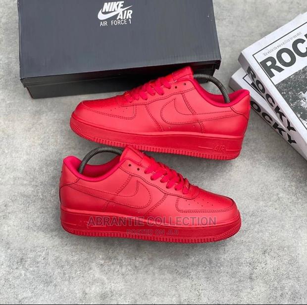Nike Air Force 1 University Red · Photo 4