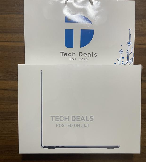 New Laptop Apple MacBook Air 2022 M2 8GB Apple M2 SSD 256GB