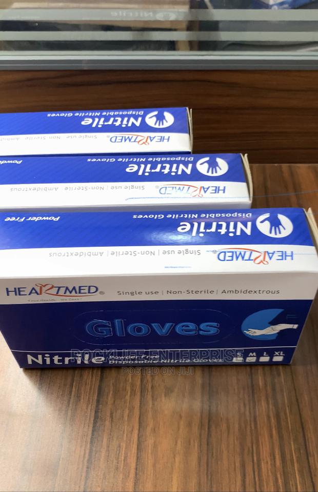 Nitrile Examination Gloves · Photo 4