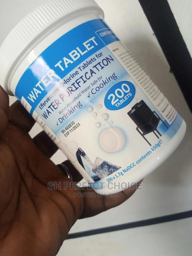 Disolve Chlorine Tablet in Water to Purify It · Photo 1