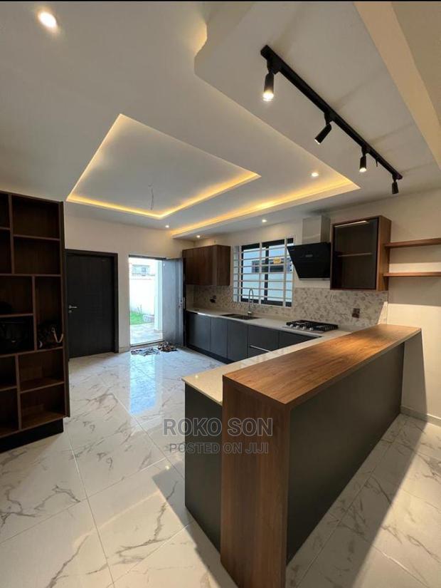 4bdrm Duplex in Dr Roko, Tema Metropolitan for sale · Photo 2