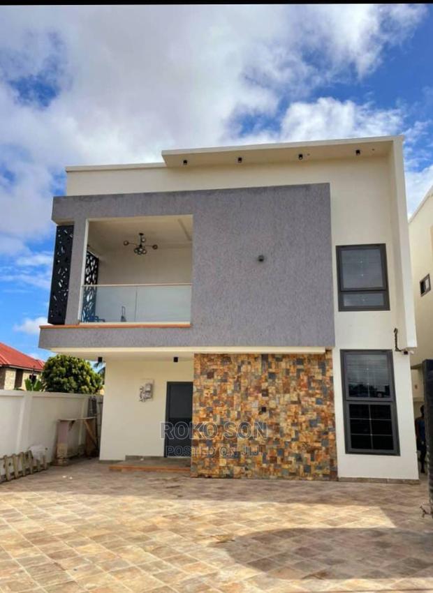 4bdrm Duplex in Dr Roko, Tema Metropolitan for sale · Photo 3