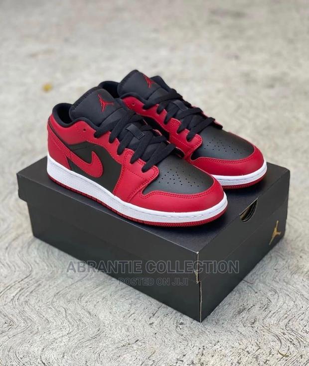 Air Jordan 1 Low Bred Reverse · Photo 4