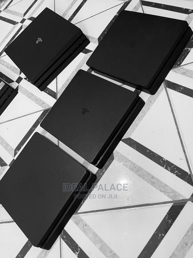 Playstation 4 Slim With 10 Online / Offline Games · Photo 4