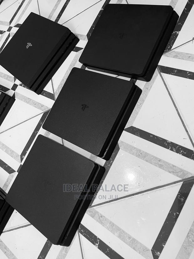 Playstation 4 Slim With 10 Online / Offline Games · Photo 3