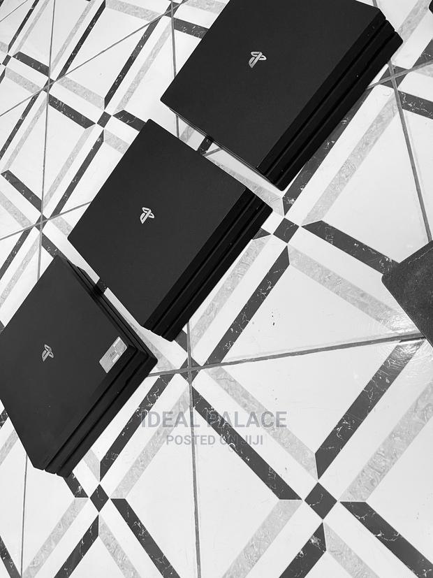 Playstation 4 Pro With 10 Games · Photo 4