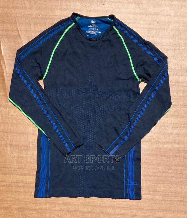 Inner Stretch Top · Photo 3