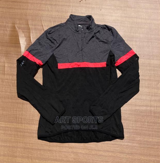 Inner Stretch Top · Photo 4
