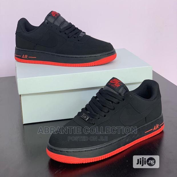 Nike Air Force 1 Suede Black and Red · Photo 4