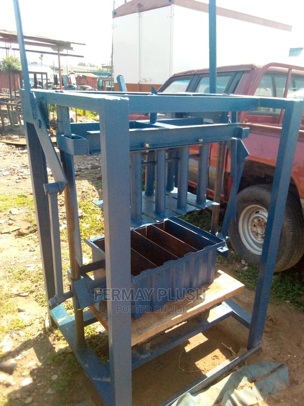 Concrete Making Machines for Producing Blocks · Photo 3