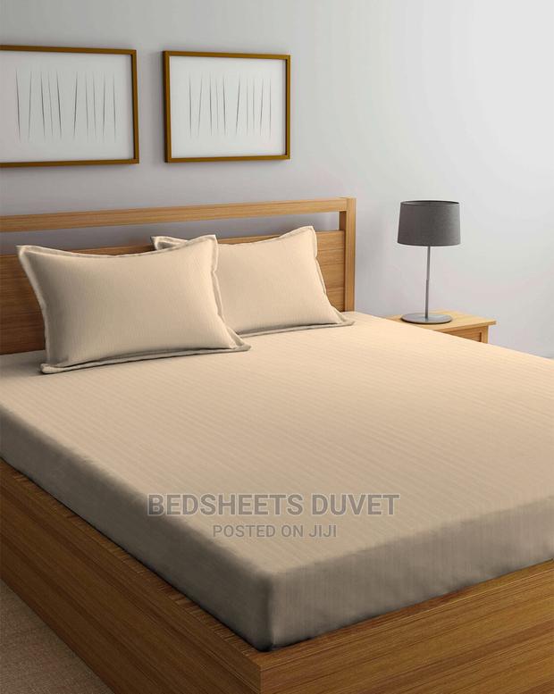 Cream Coloured Bedsheet Set · Photo 2