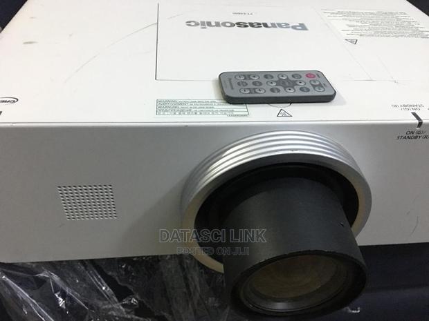 Panasonic Projector 6000lumens photo 3