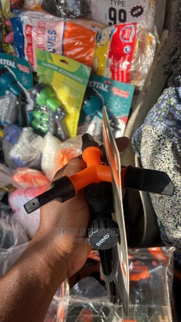 SHIND 3-Way Nozzle Sprinkler · Photo 4