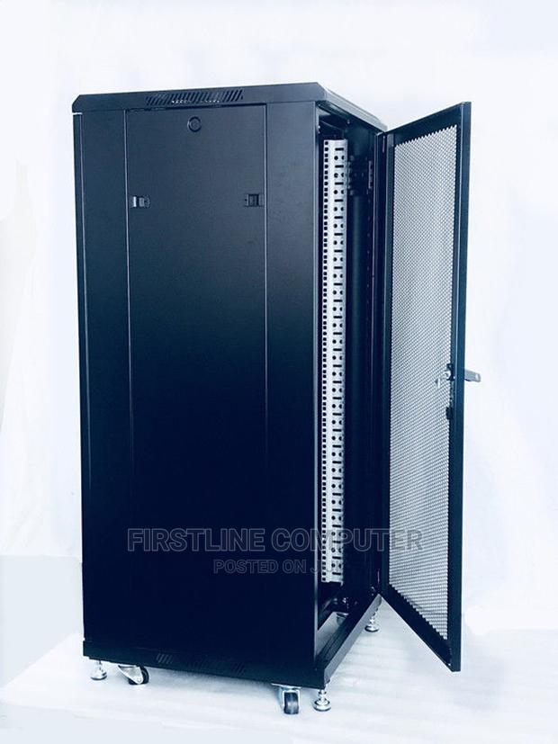 27u 600×1000 Econet Cab Data Rack · Photo 3