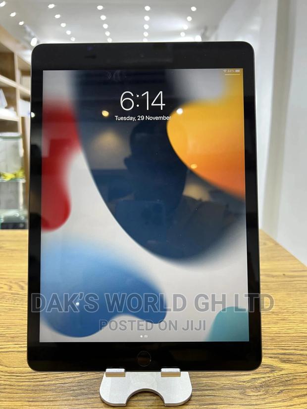 Apple iPad 10.2 (2021) 64 GB Gray · Photo 4