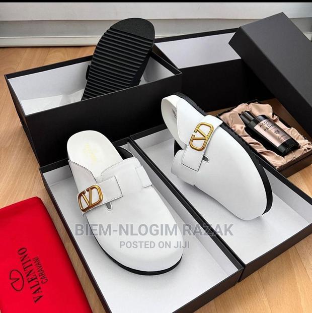 Super Quality Valentino Halfshoes Available in The · Photo 4