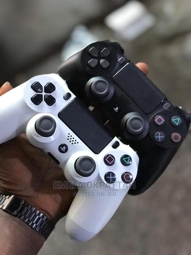 Original Ps4 Controllers Available · Photo 2
