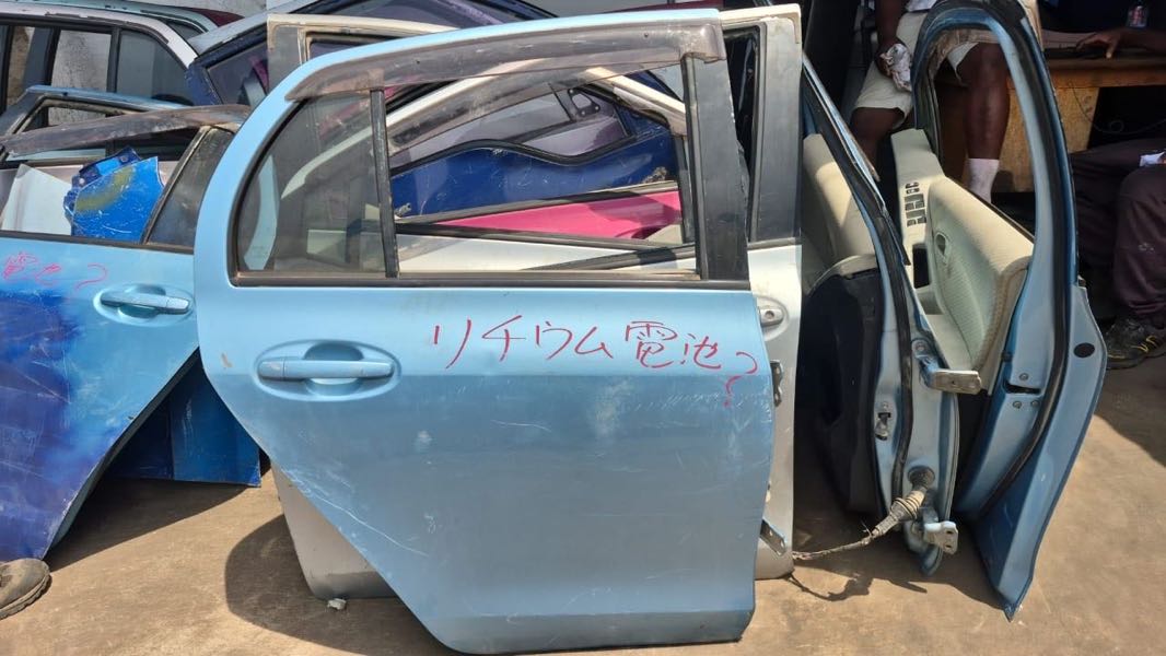 TOYOTA VITZ DOORS 2007-2010