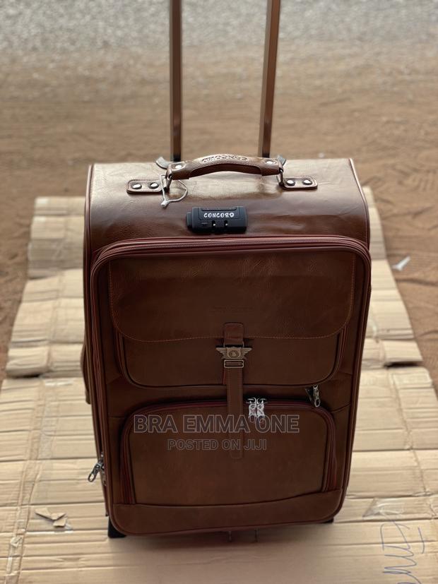 Medium Size Concord Traveling Bag · Photo 3