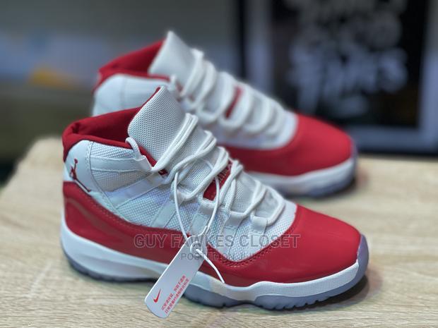 Air Jordan 11 Retro · Photo 4