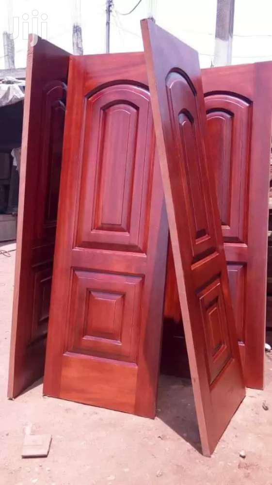 Wooden Doors Red · Photo 2
