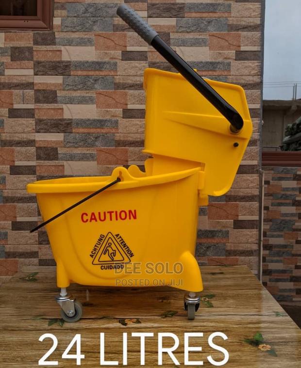 Industrial Mop Bucket · Photo 3