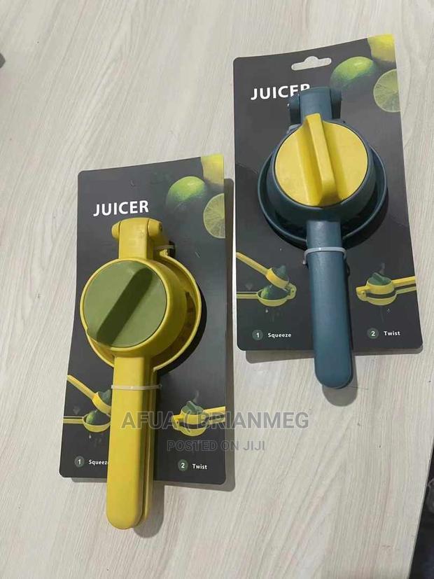 Plastic Citrus Squeezer photo 2
