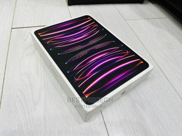 New Apple iPad Pro 128 GB Silver · Photo 1