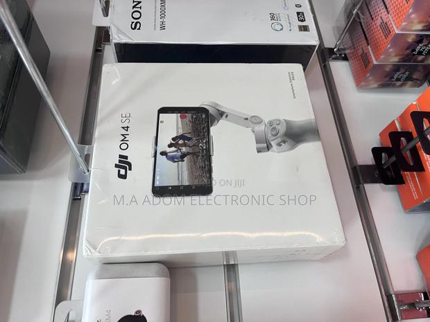 DJI OM 5 Smartphone Gimbal Stabilizer, 3-Axis Phone Gimbal · Photo 4