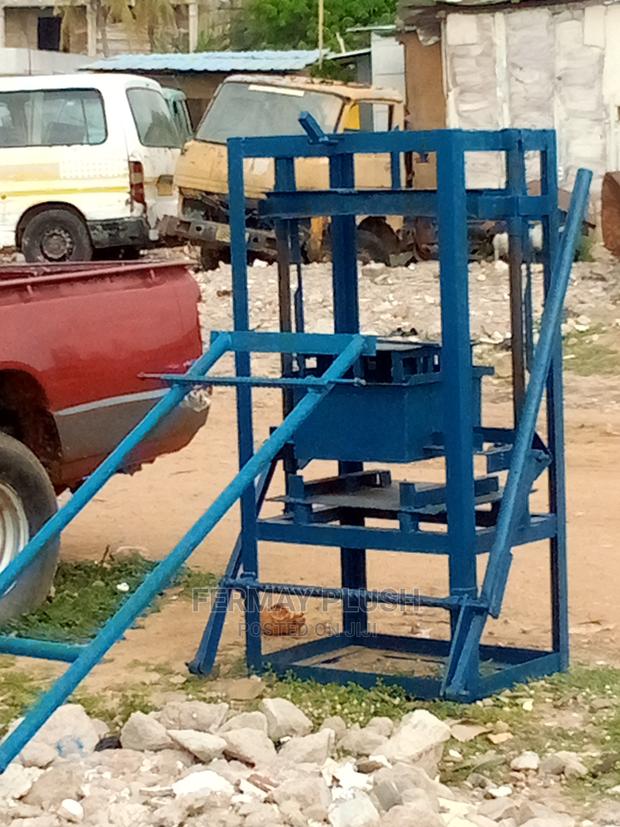 Enjoy Promotional Sales of Block Machines · Photo 3